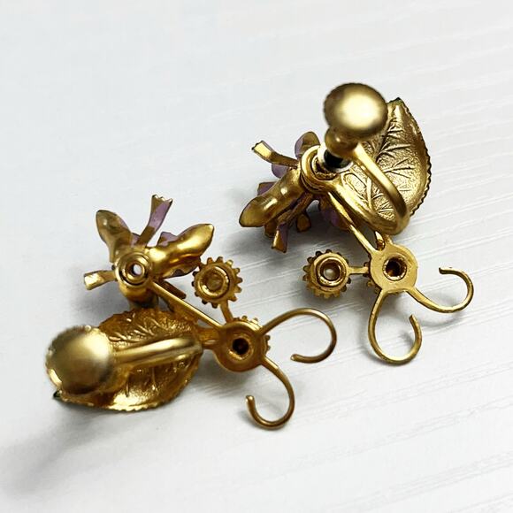 Vintage Floral Enamel Screw Back Earrings - Picture 5 of 5